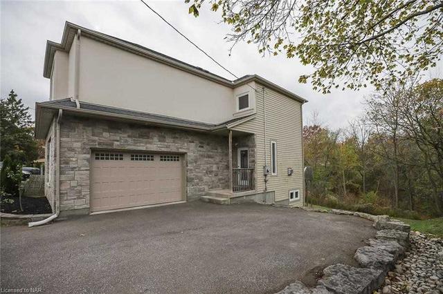 38 Woodrow St, House detached with 3 bedrooms, 4 bathrooms and 4 parking in St. Catharines ON | Image 12