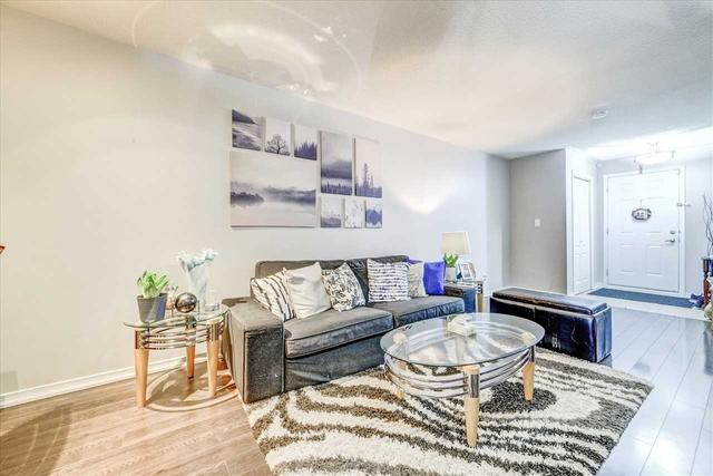 102 - 15 Strangford Lane, Townhouse with 2 bedrooms, 2 bathrooms and 1 parking in Toronto ON | Image 3
