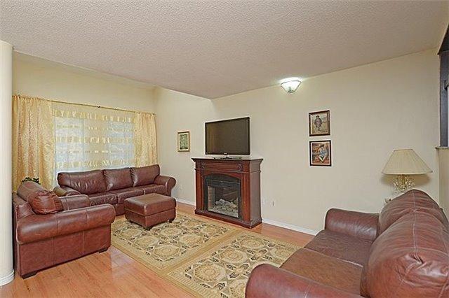 9 - 530 Falgarwood Dr, Townhouse with 3 bedrooms, 3 bathrooms and 2 parking in Oakville ON | Image 5