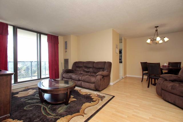 906 - 21 Knightsbridge Rd, Condo with 2 bedrooms, 1 bathrooms and 1 parking in Brampton ON | Image 5