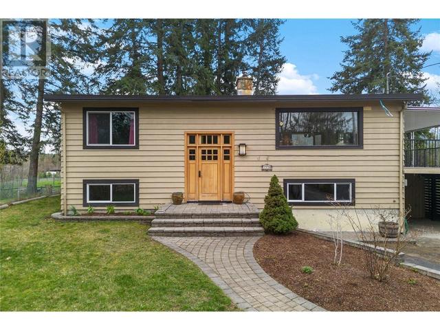 3550 16 Avenue Ne, House detached with 4 bedrooms, 2 bathrooms and 5 parking in Salmon Arm BC | Image 1