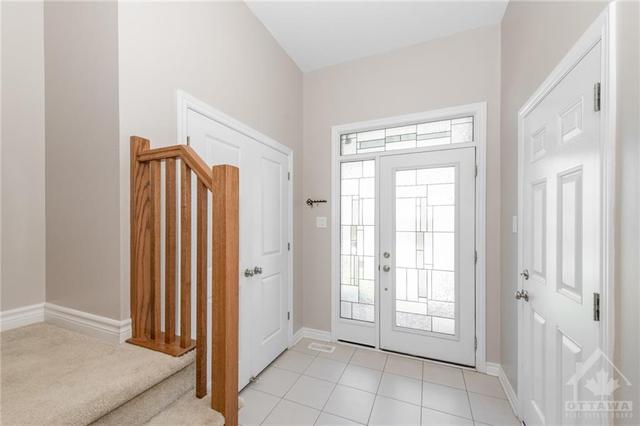 754 Putney Crescent, Townhouse with 4 bedrooms, 4 bathrooms and 2 parking in Ottawa ON | Image 3