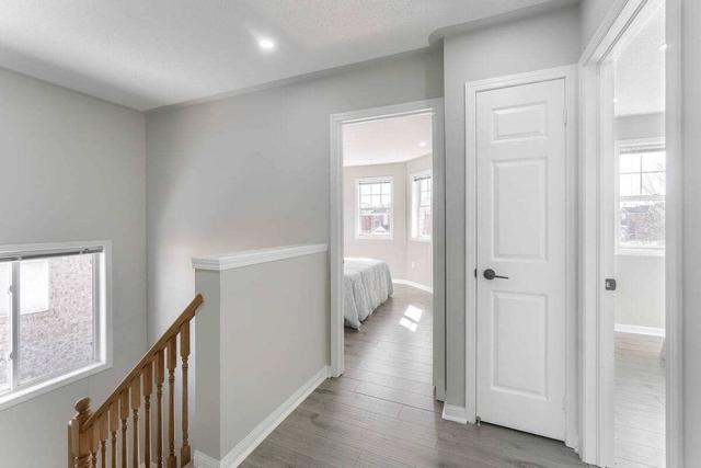 856 Shepherd Pl, House semidetached with 3 bedrooms, 3 bathrooms and 3 parking in Milton ON | Image 9