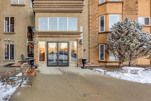 317 - 5300 48 Street, Condo with 1 bedrooms, 1 bathrooms and 1 parking in Red Deer AB | Image 2