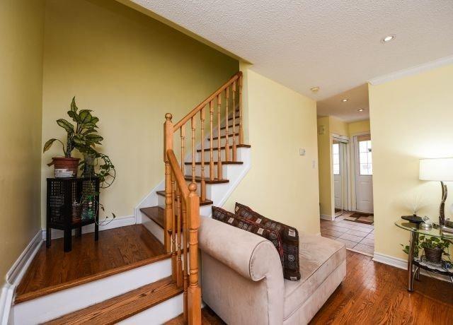 11 Townhouse Cres, Townhouse with 3 bedrooms, 2 bathrooms and 2 parking in Brampton ON | Image 8