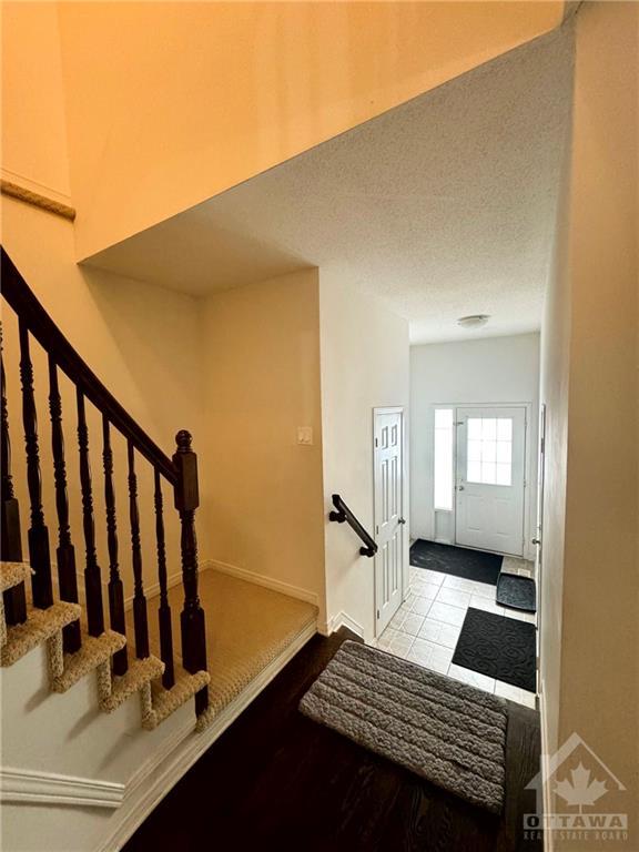 272 Macoun Circle, Townhouse with 3 bedrooms, 3 bathrooms and 2 parking in Ottawa ON | Image 7