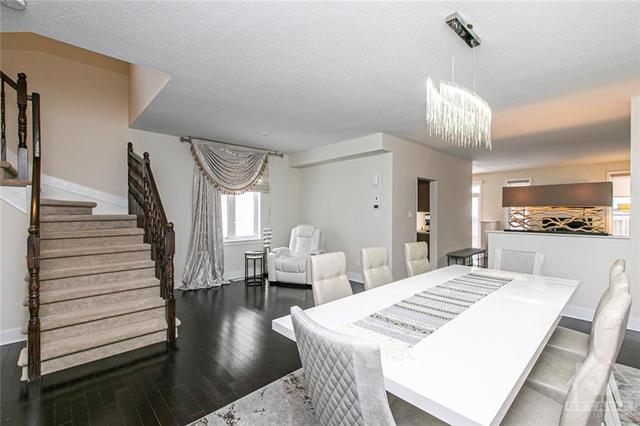 639 Willowmere Way, Home with 4 bedrooms, 3 bathrooms and 2 parking in Ottawa ON | Image 6