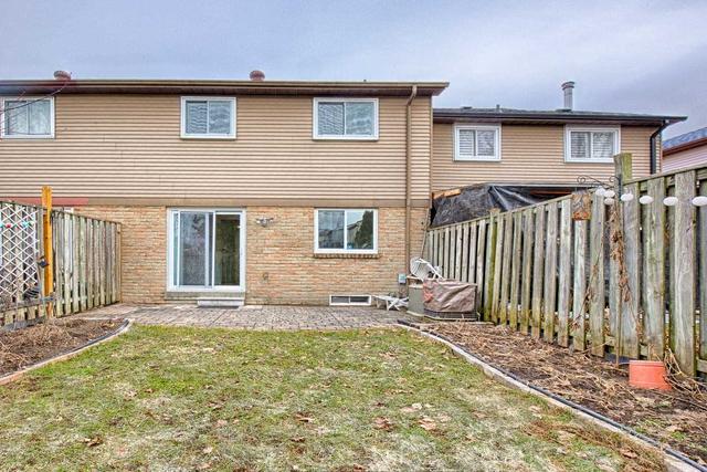 86 Valley Stream Dr, House attached with 3 bedrooms, 2 bathrooms and 3 parking in Toronto ON | Image 25