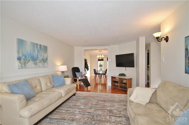 1041 Barwell Avenue, Home with 3 bedrooms, 3 bathrooms and 6 parking in Ottawa ON | Image 6