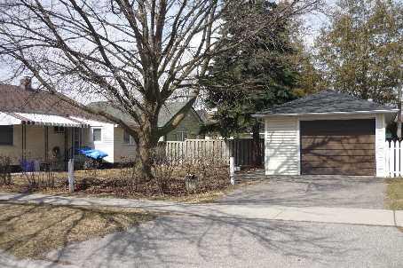 363 Oshawa Blvd S, House detached with 2 bedrooms, 1 bathrooms and 1 parking in Oshawa ON | Image 2