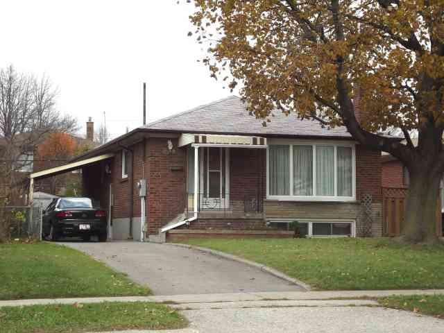 3654 Lawrence Ave E, House detached with 3 bedrooms, 2 bathrooms and 3 parking in Toronto ON | Image 1