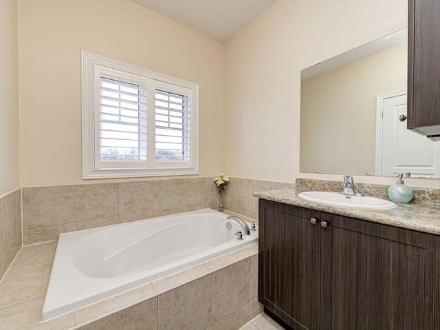 43 Borrelli Dr, House semidetached with 3 bedrooms, 4 bathrooms and 5 parking in Brampton ON | Image 9