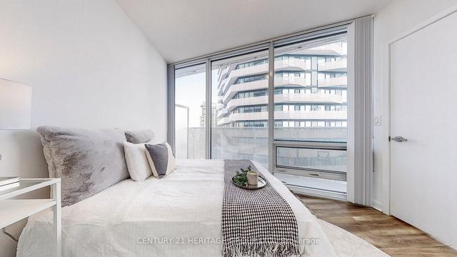 3907 - 100 Harbor St, Condo with 1 bedrooms, 1 bathrooms and 0 parking in Toronto ON | Image 6