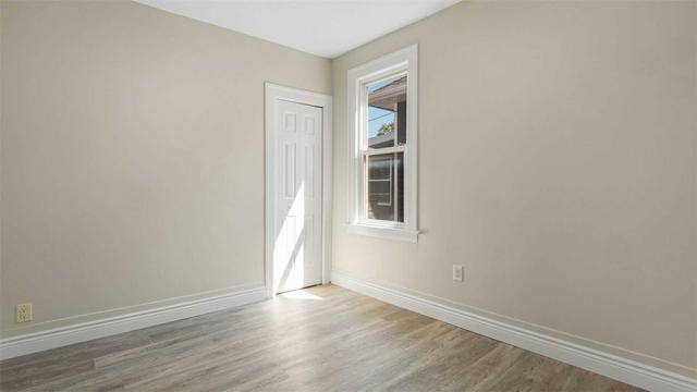 1064 Elm Ave, House detached with 2 bedrooms, 2 bathrooms and 1 parking in Windsor ON | Image 2