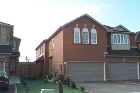 49 Lauraglen Cres, House semidetached with 4 bedrooms, 3 bathrooms and 4 parking in Brampton ON | Image 1