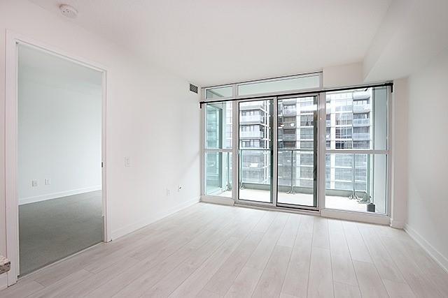 1011 - 15 Singer Crt, Condo with 1 bedrooms, 2 bathrooms and 1 parking in Toronto ON | Image 6