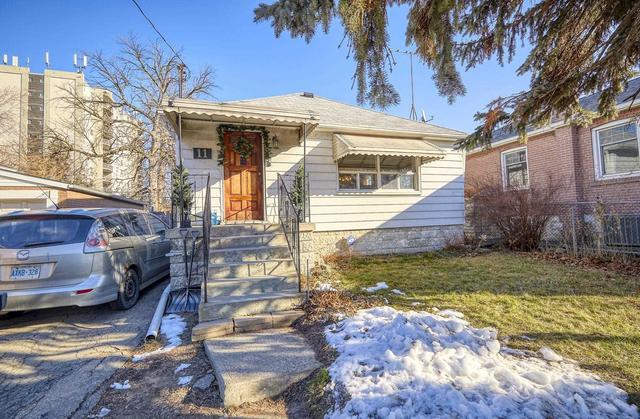 11 Gair Dr, House detached with 3 bedrooms, 2 bathrooms and 3 parking in Toronto ON | Image 1