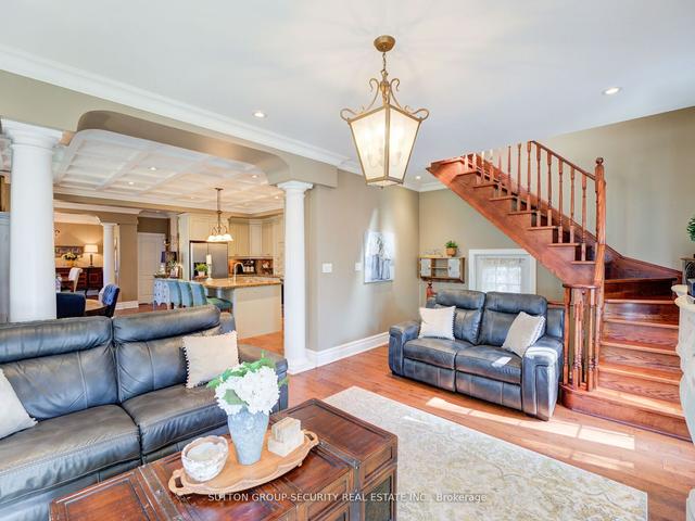 53 Yorkview Dr, House detached with 4 bedrooms, 4 bathrooms and 4 parking in Toronto ON | Image 6