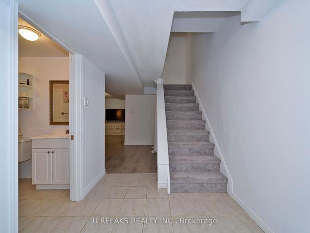 25 Ivanic Crt, House detached with 3 bedrooms, 3 bathrooms and 5 parking in Whitby ON | Image 13