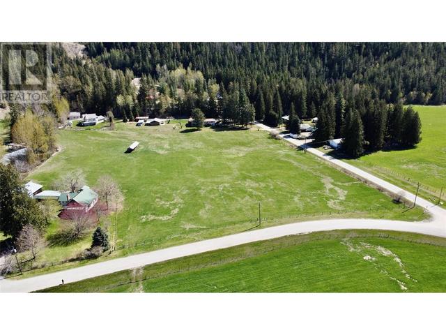 2015 Kerr Road, House detached with 3 bedrooms, 1 bathrooms and 10 parking in Sicamous BC | Image 42