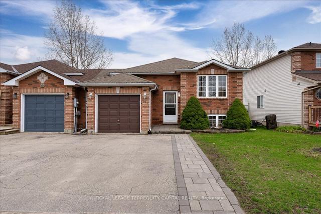107 Wessenger Dr, House detached with 3 bedrooms, 2 bathrooms and 3 parking in Barrie ON | Image 1