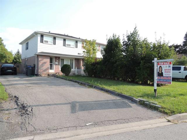 14 Grenadier Rd, House semidetached with 3 bedrooms, 3 bathrooms and 6 parking in Brampton ON | Image 1