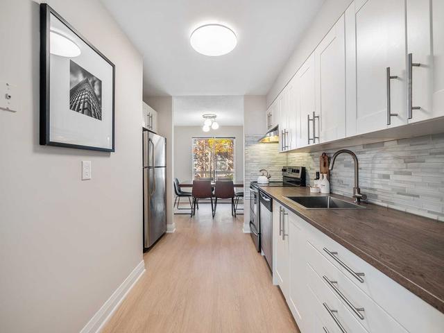 14 Rock Fern Way, Townhouse with 3 bedrooms, 2 bathrooms and 1 parking in Toronto ON | Image 2
