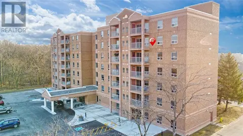602 - 3915 Southwinds, Condo with 3 bedrooms, 2 bathrooms and null parking in Windsor ON | Card Image