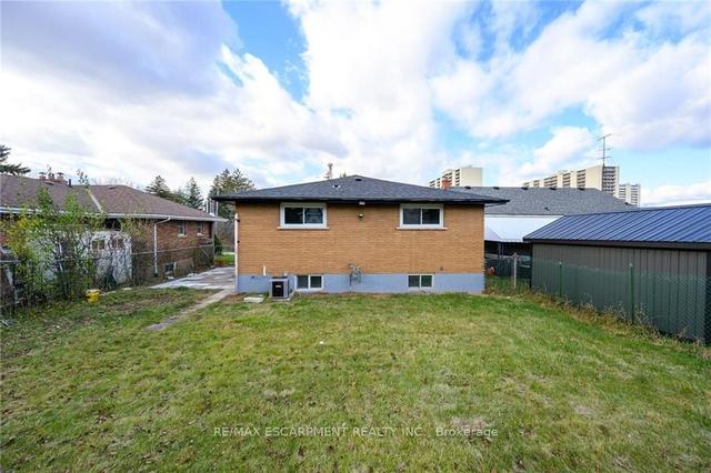 54 Lake Ave N, House detached with 3 bedrooms, 3 bathrooms and 7 parking in Hamilton ON | Image 35