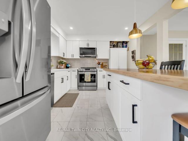 75 Bettley Cres, House detached with 3 bedrooms, 2 bathrooms and 3 parking in Kitchener ON | Image 3