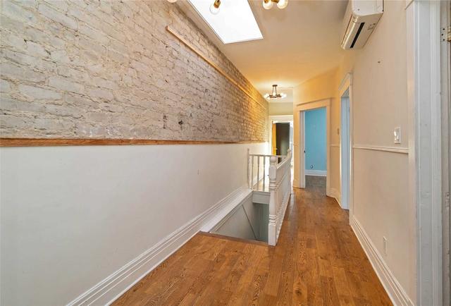 upper - 2994 Dundas St W, Condo with 3 bedrooms, 2 bathrooms and 1 parking in Toronto ON | Image 3