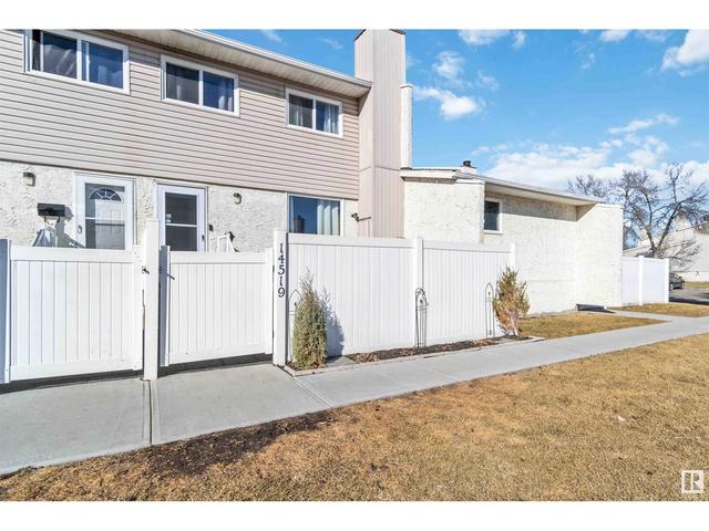 14519 121 St Nw Nw, House attached with 3 bedrooms, 1 bathrooms and null parking in Edmonton AB | Image 3