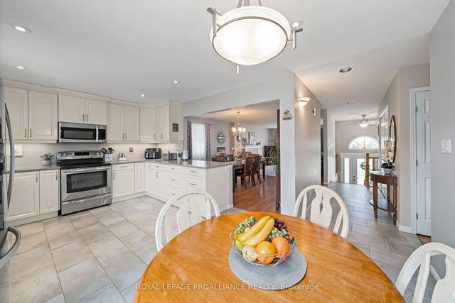 60 Forchuk Cres, House detached with 3 bedrooms, 3 bathrooms and 6 parking in Quinte West ON | Image 6