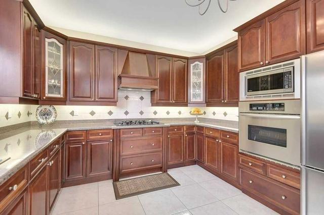 2 Mcroberts Pl, House detached with 5 bedrooms, 6 bathrooms and 26 parking in Aurora ON | Image 24