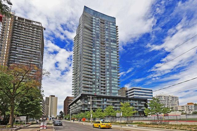 1004 - 30 Roehampton Ave, Condo with 1 bedrooms, 1 bathrooms and 0 parking in Toronto ON | Image 1