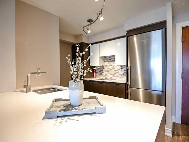 3303 - 310 Burnhamthorpe Rd, Condo with 2 bedrooms, 2 bathrooms and 1 parking in Mississauga ON | Image 11