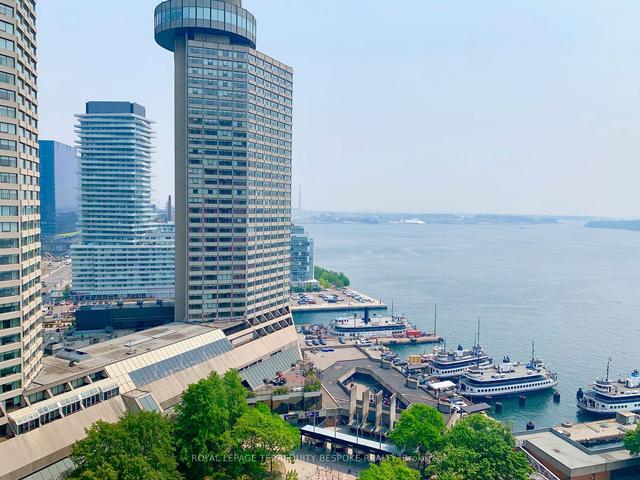 2020 - 33 Harbour Sq, Condo with 2 bedrooms, 2 bathrooms and 2 parking in Toronto ON | Image 3