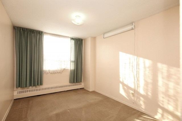 402 - 180 Markham Rd S, Condo with 3 bedrooms, 2 bathrooms and 1 parking in Toronto ON | Image 4