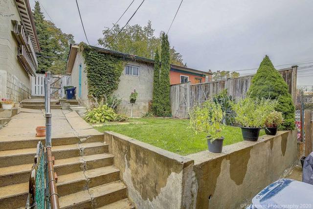 1232 Davenport Rd, House semidetached with 3 bedrooms, 3 bathrooms and 1 parking in Toronto ON | Image 11