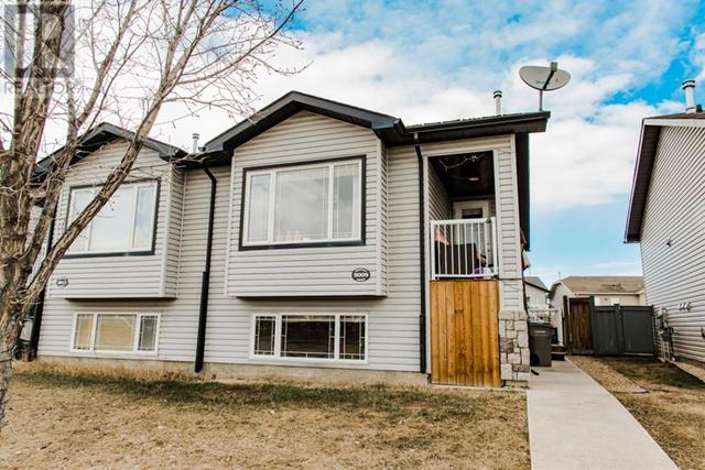9009 Lakeland Drive, House semidetached with 4 bedrooms, 2 bathrooms and 2 parking in Grande Prairie AB | Image 1