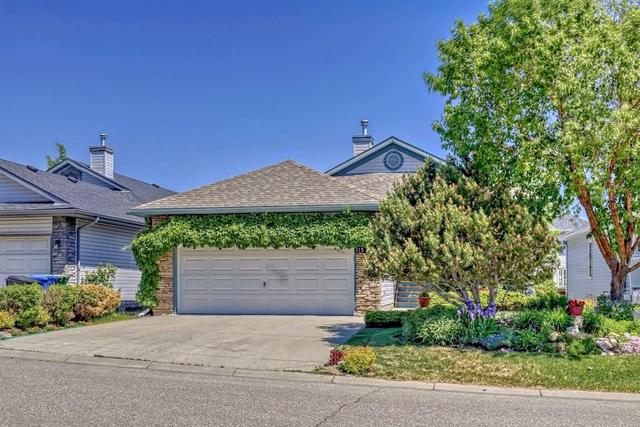 115 Schooner Cove Nw, House detached with 2 bedrooms, 2 bathrooms and 2 parking in Calgary AB | Image 2