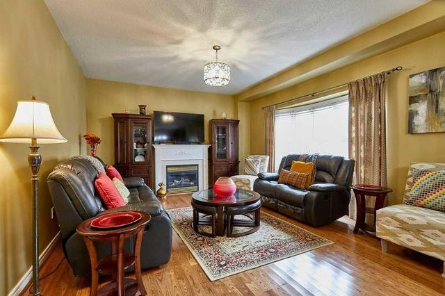 29 Cantwell Cres, House detached with 4 bedrooms, 4 bathrooms and 2 parking in Ajax ON | Image 8