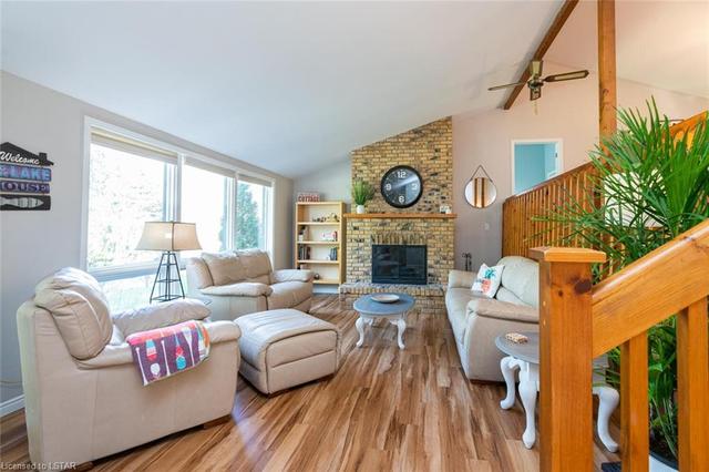 10522 Pinetree Drive, House detached with 5 bedrooms, 2 bathrooms and null parking in Lambton Shores ON | Image 8