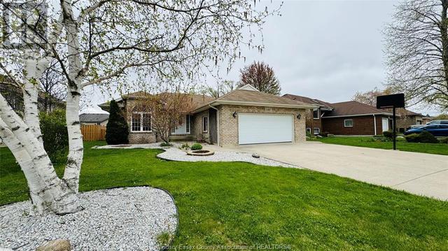 1587 Whitewood Drive, House detached with 4 bedrooms, 2 bathrooms and null parking in Lakeshore ON | Image 3
