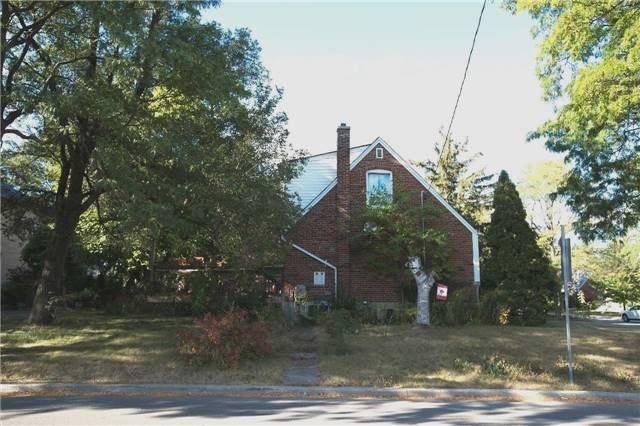 310 Senlac Rd, House detached with 3 bedrooms, 2 bathrooms and 3 parking in Toronto ON | Image 2