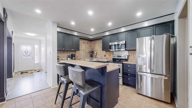 2 Mccartney Ave, House detached with 2 bedrooms, 3 bathrooms and 6 parking in Whitby ON | Image 4
