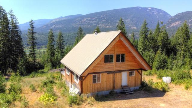 8686 Meyers Road, House detached with 3 bedrooms, 1 bathrooms and null parking in Central Kootenay H BC | Card Image