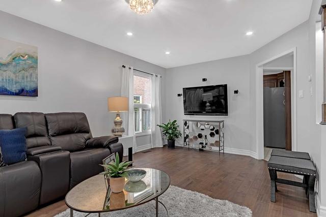 70 Lavron Crt, House attached with 3 bedrooms, 3 bathrooms and 4 parking in Markham ON | Image 7