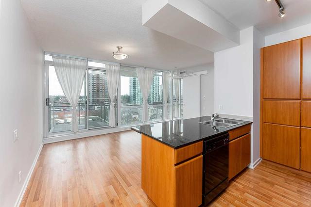 705 - 30 Canterbury Pl, Condo with 1 bedrooms, 1 bathrooms and 1 parking in Toronto ON | Image 9