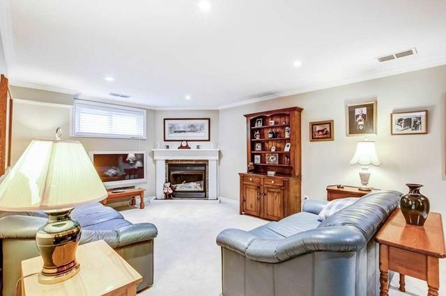 1138 Shaw St, House detached with 3 bedrooms, 3 bathrooms and 3 parking in Oakville ON | Image 14